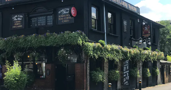 Inside Shortlands Tavern